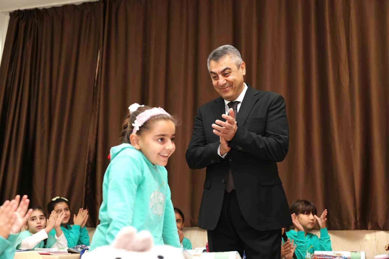 vali-toros-yikilan-bin-469-derslik-yerine-bin-534-modern-derslik-yaptik