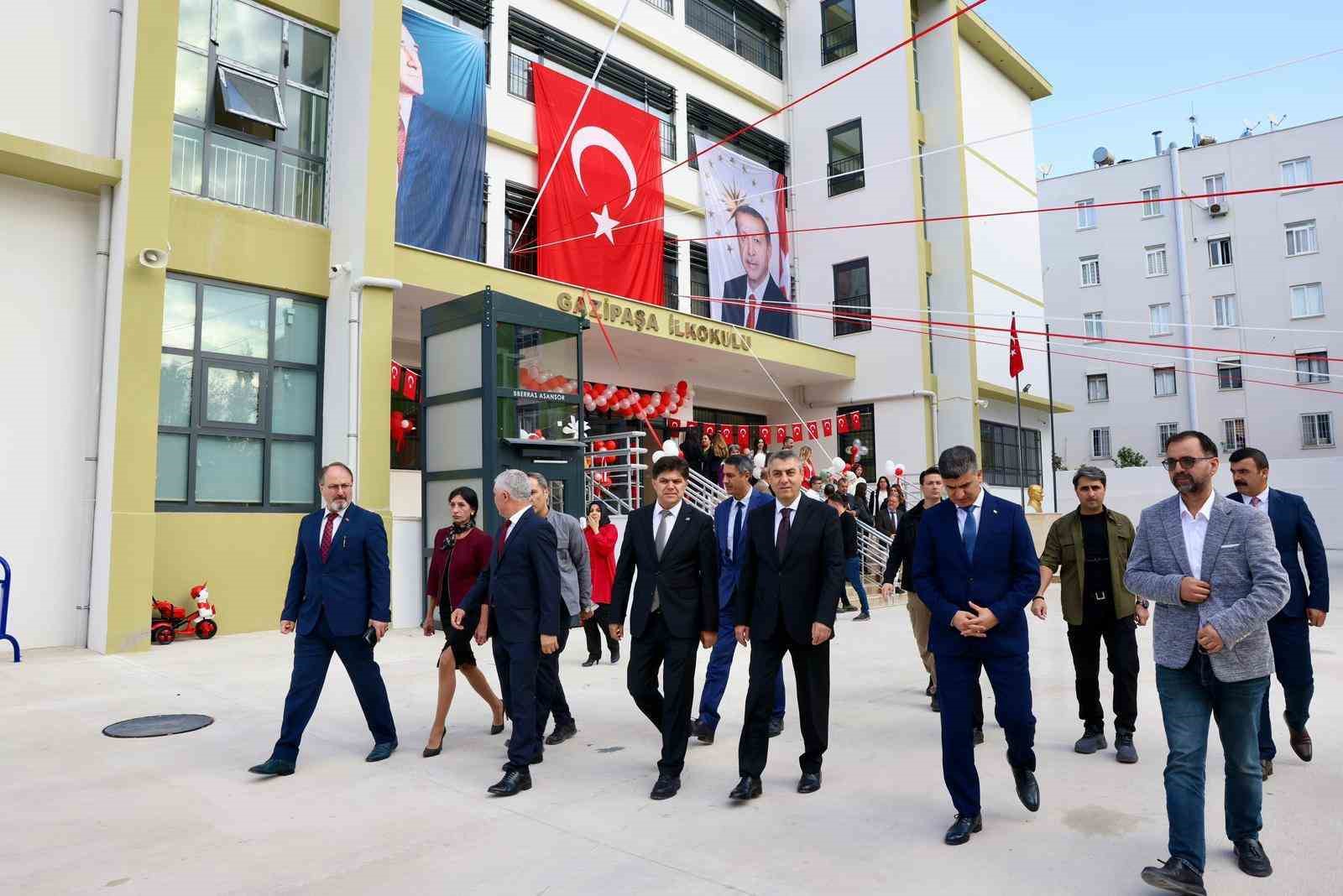 vali-toros-yikilan-bin-469-derslik-yerine-bin-534-modern-derslik-yaptik