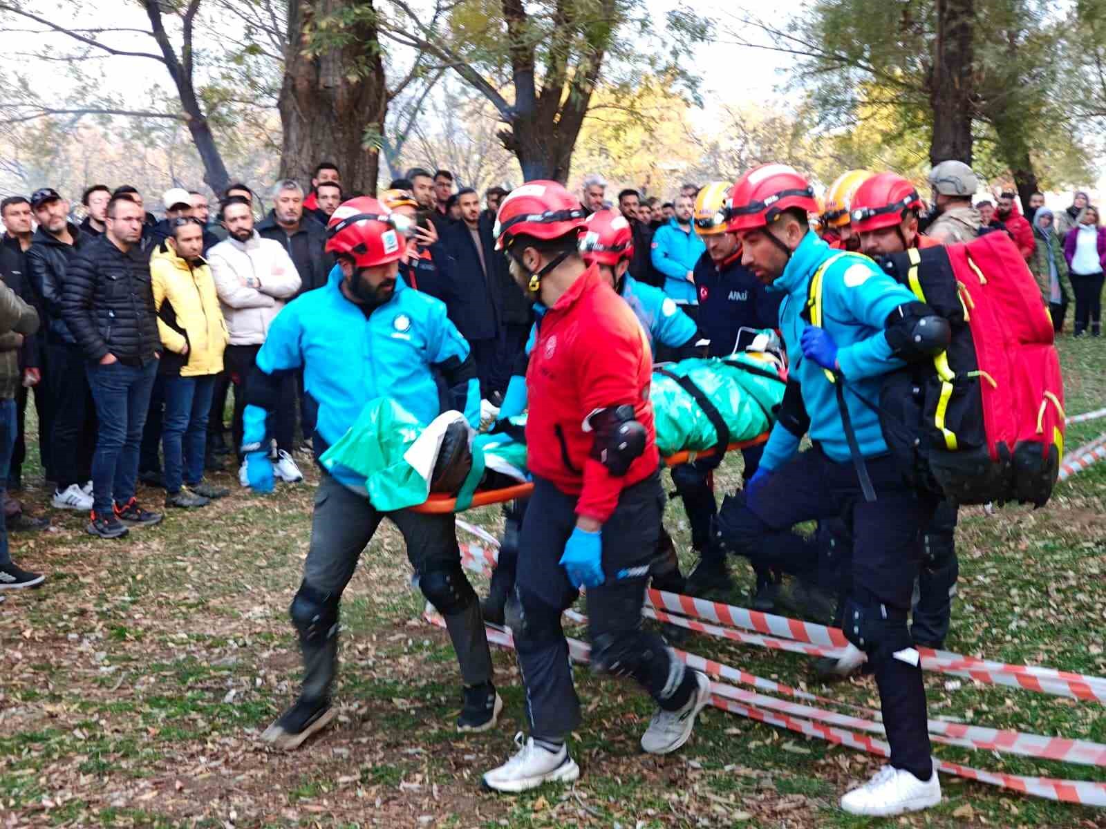 vanda-saglik-yoneticileri-afet-farkindalik-kampinda-bulustu