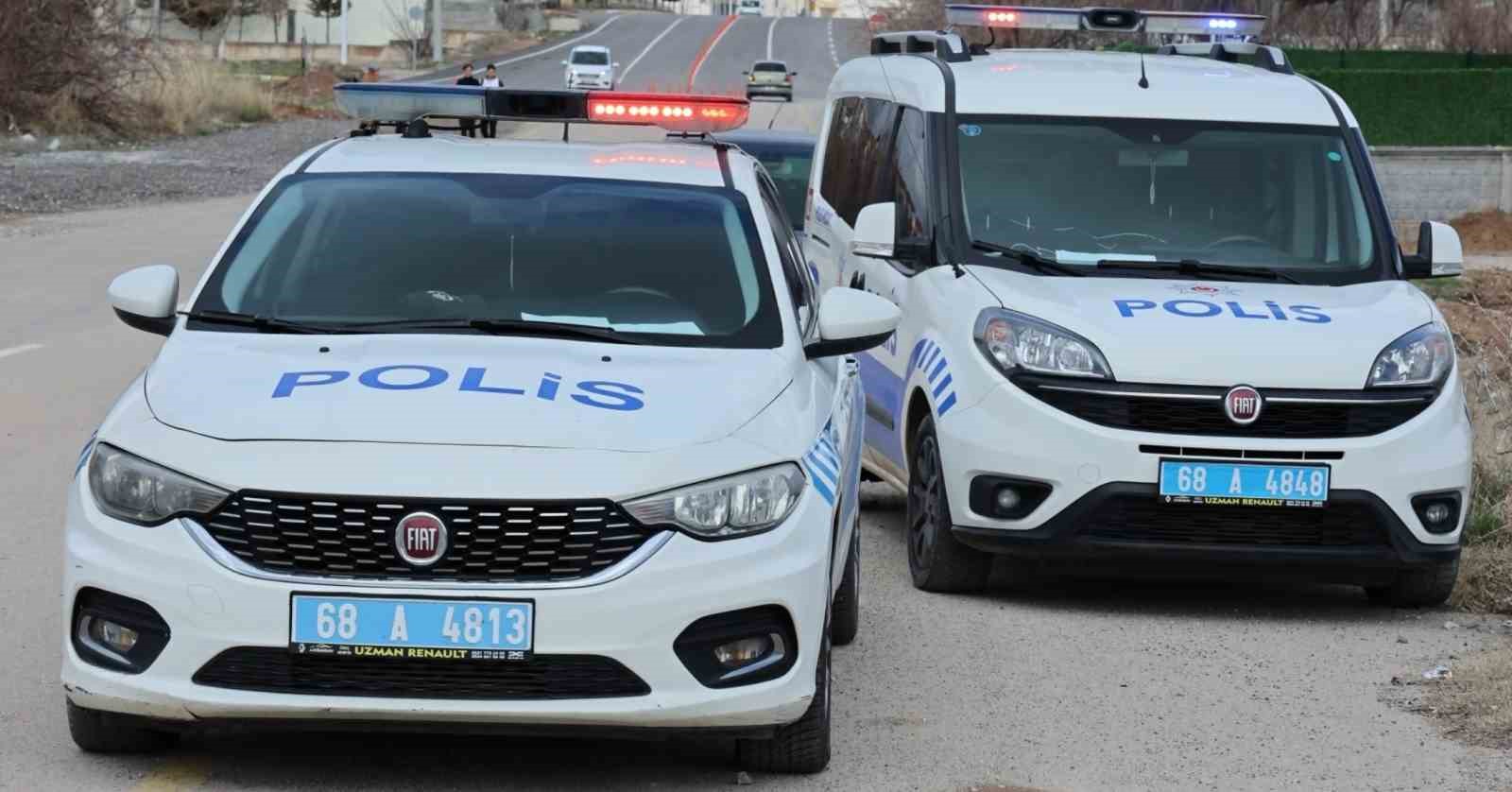 yan-baktin-diyen-4-cocugun-saldirdigi-genc-bicaklandi