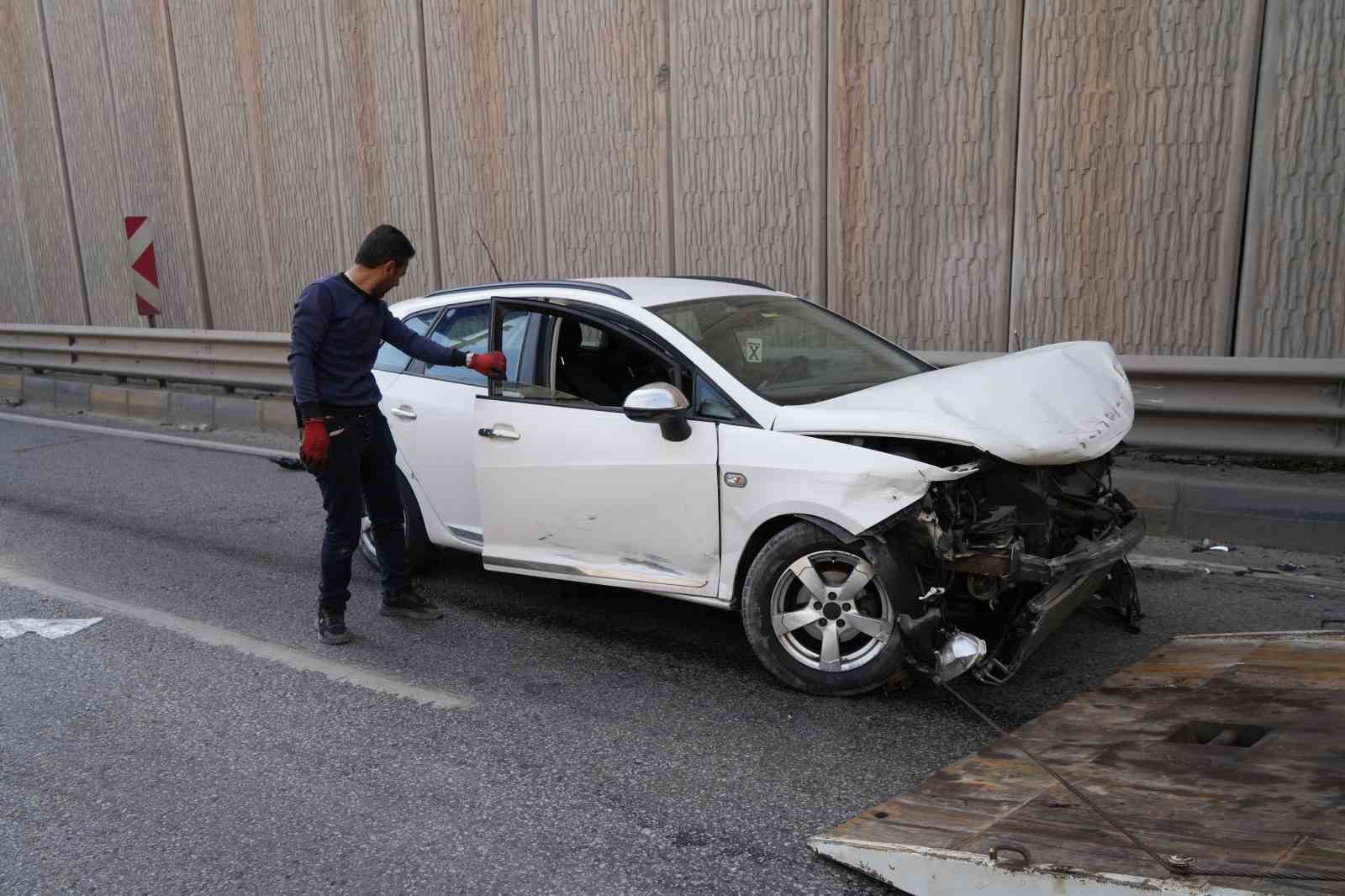 yola-dokulen-yag-zincirleme-kazaya-sebep-oldu-4-yarali