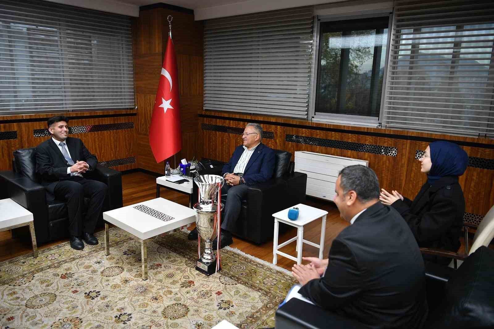 baskan-buyukkilica-sesi-gorenler-1-liginde-kazanilan-sampiyonluk-kupasi-takdim-edildi