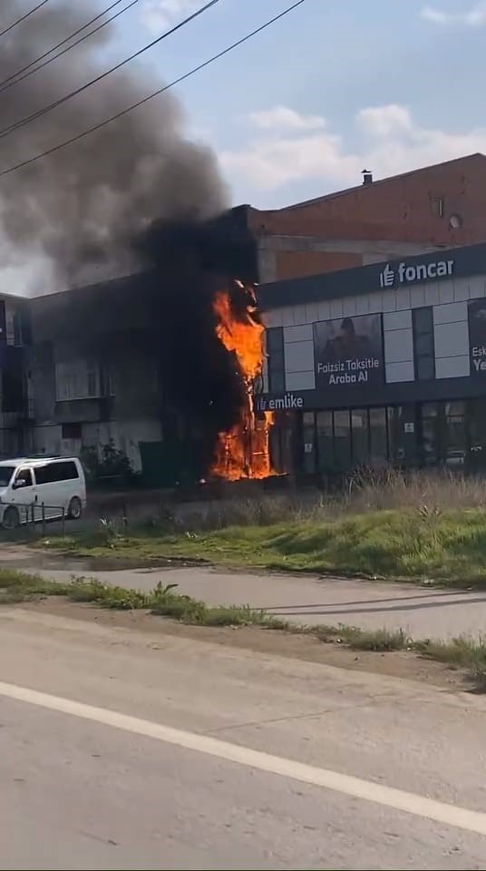 bursada-elektrik-panosundan-cikan-yangin-isyerine-sicradi