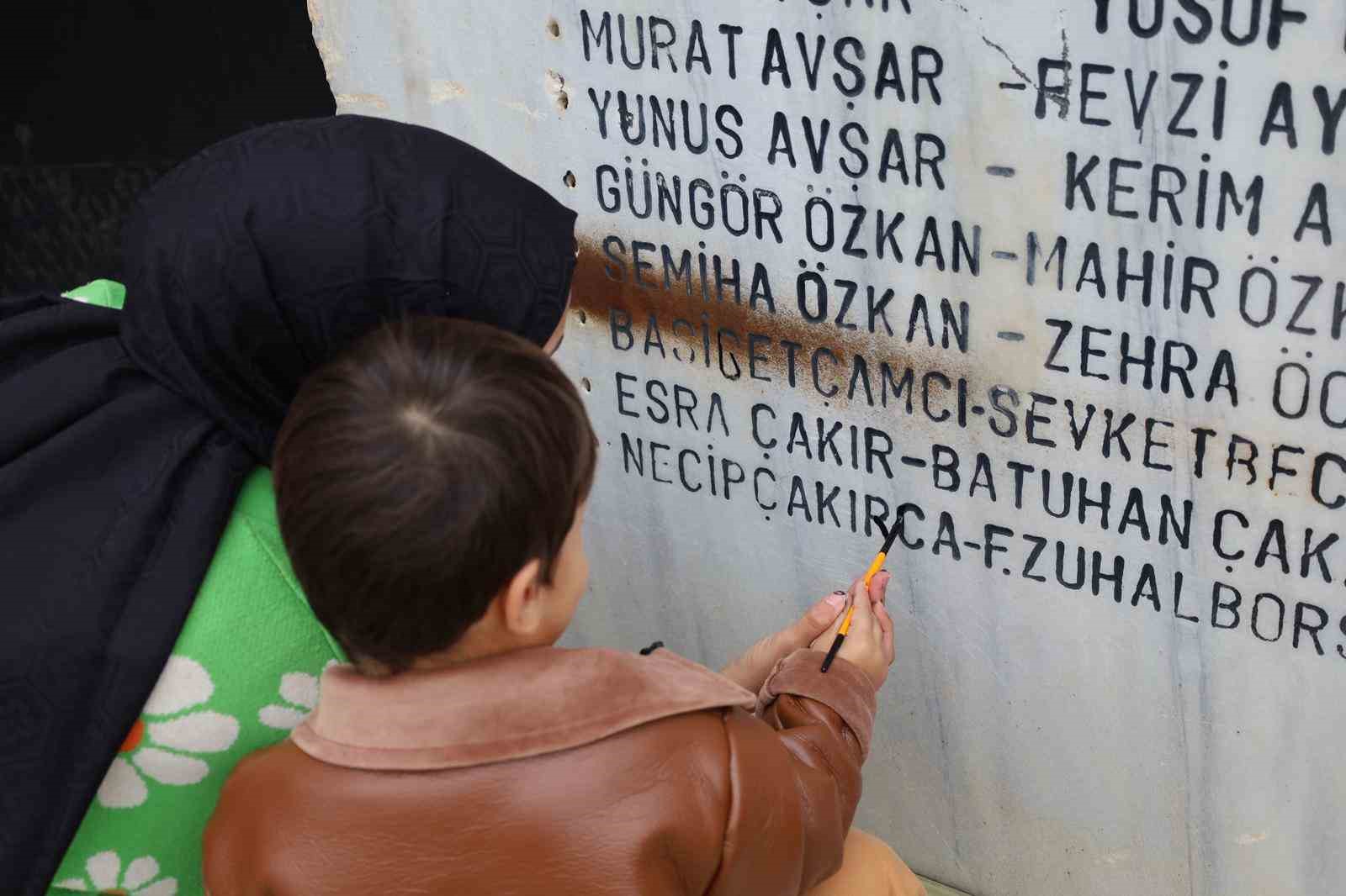 deprem-anitinda-genclerden-anlamli_calisma