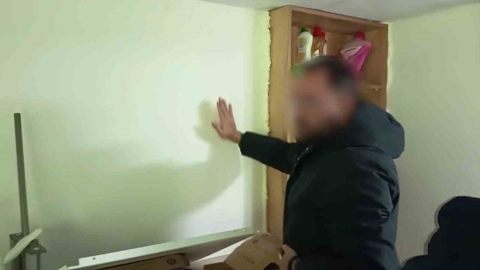 kendi-yaptigi-gizli-odada-saklandi-polisten-kacamadi