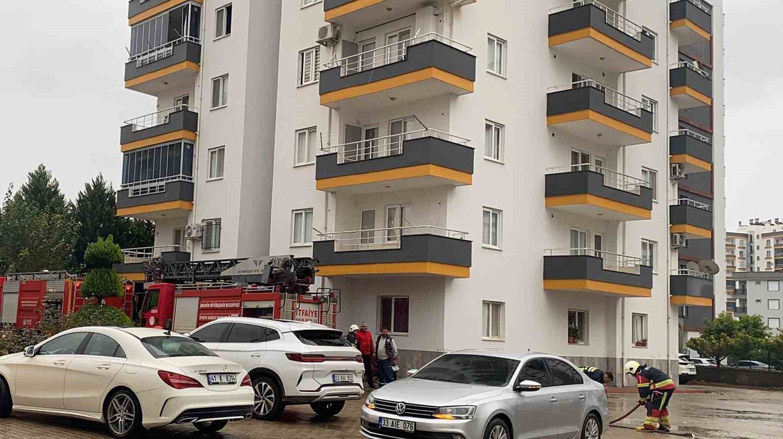 mersinde-iki-ayri-ev-yangini