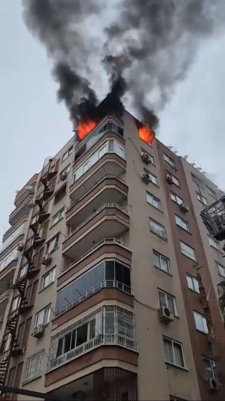 mersinde-iki-ayri-ev-yangini