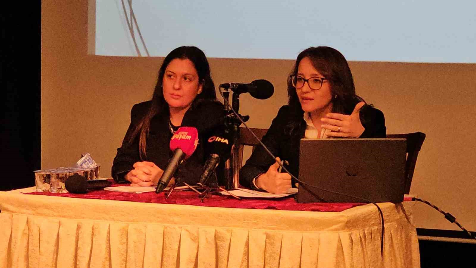 nazillide-cumhuriyetin-ilk-kadin-vekilleri-konusuldu