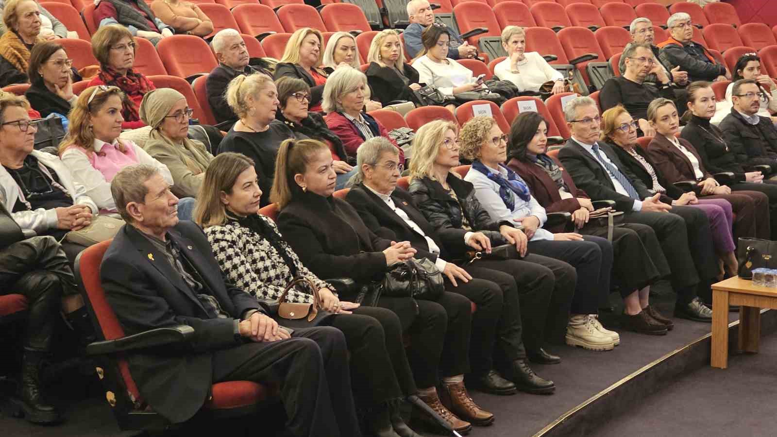 nazillide-cumhuriyetin-ilk-kadin-vekilleri-konusuldu