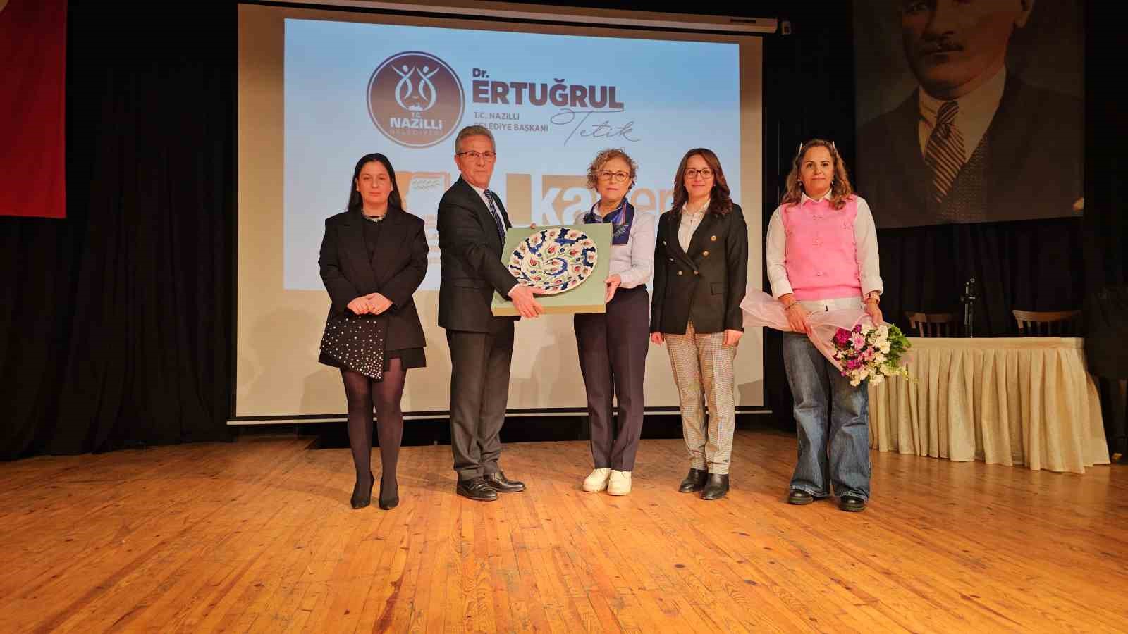 nazillide-cumhuriyetin-ilk-kadin-vekilleri-konusuldu