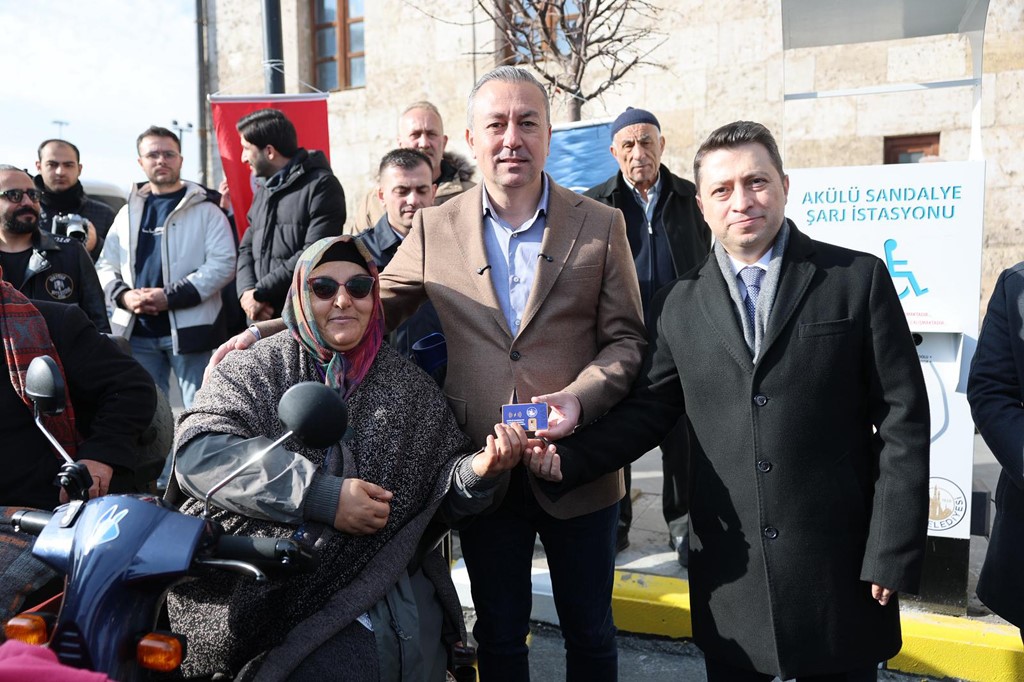 sivas-belediyesi-engelleri-kaldiran-hizmetlerin-acilisini-yapti