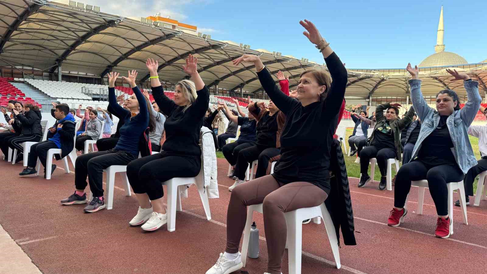 tarsusta-dunya-engelliler-gunu-icin-engelsiz-zumba-etkinligi-duzenlendi