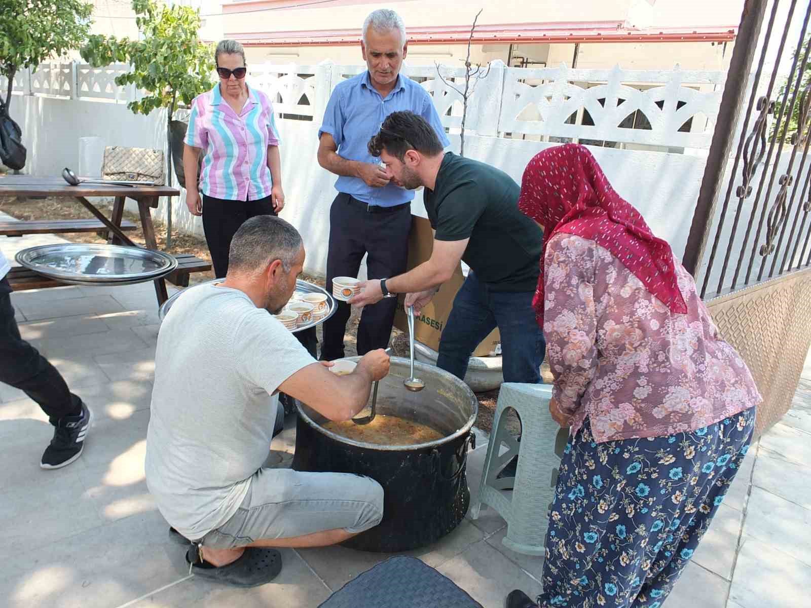 balikesirde-asure-gelenegi-devam-ediyor