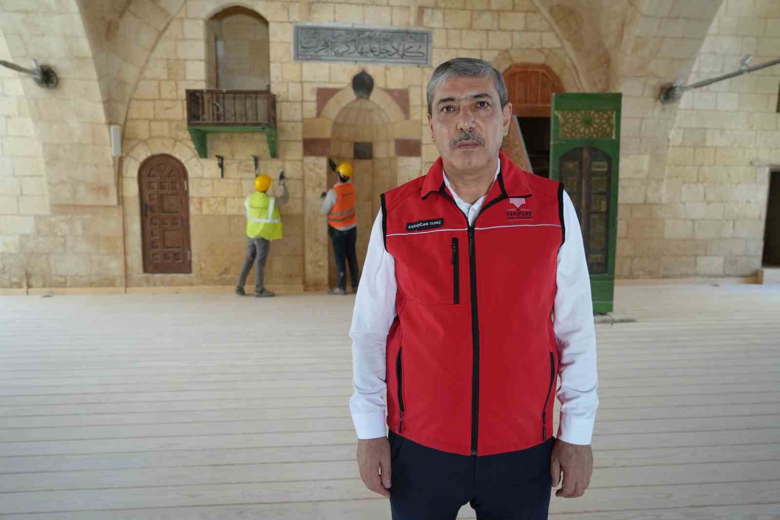depremde-yikilan-tarihi-camiler-yeniden-ayaga-kaldiriliyor