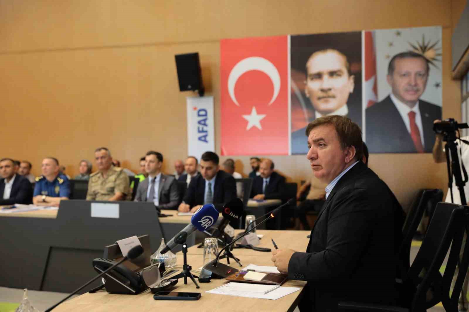 vali-aydogdu-muhtarlarla-toplantida-bir-araya-geldi