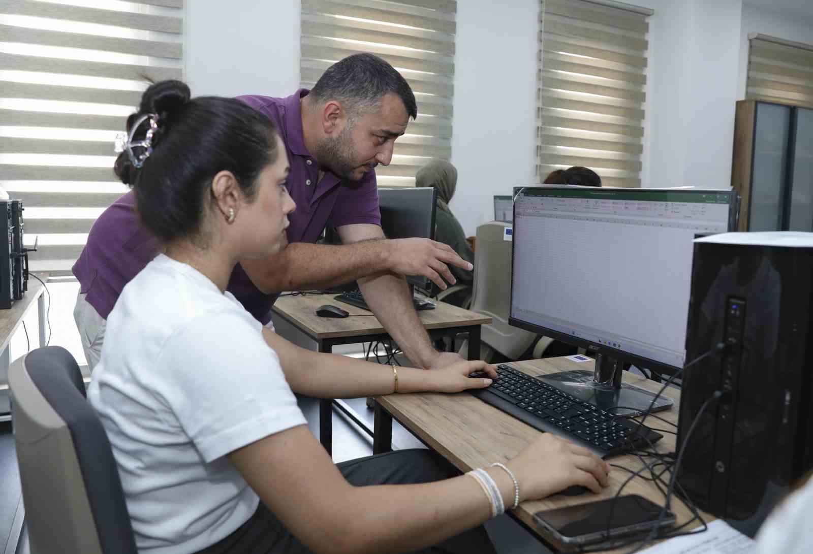 mersin-buyuksehir-belediyesinden-ucretsiz-ofis-programlari-egitimi-destegi
