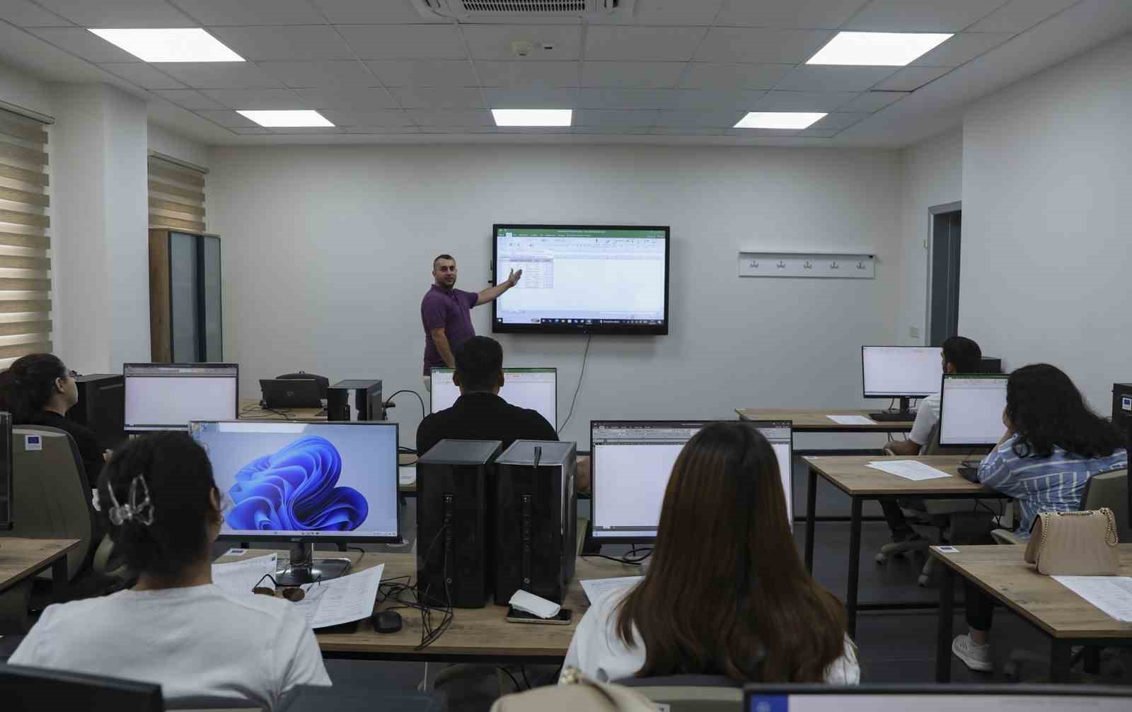 mersin-buyuksehir-belediyesinden-ucretsiz-ofis-programlari-egitimi-destegi