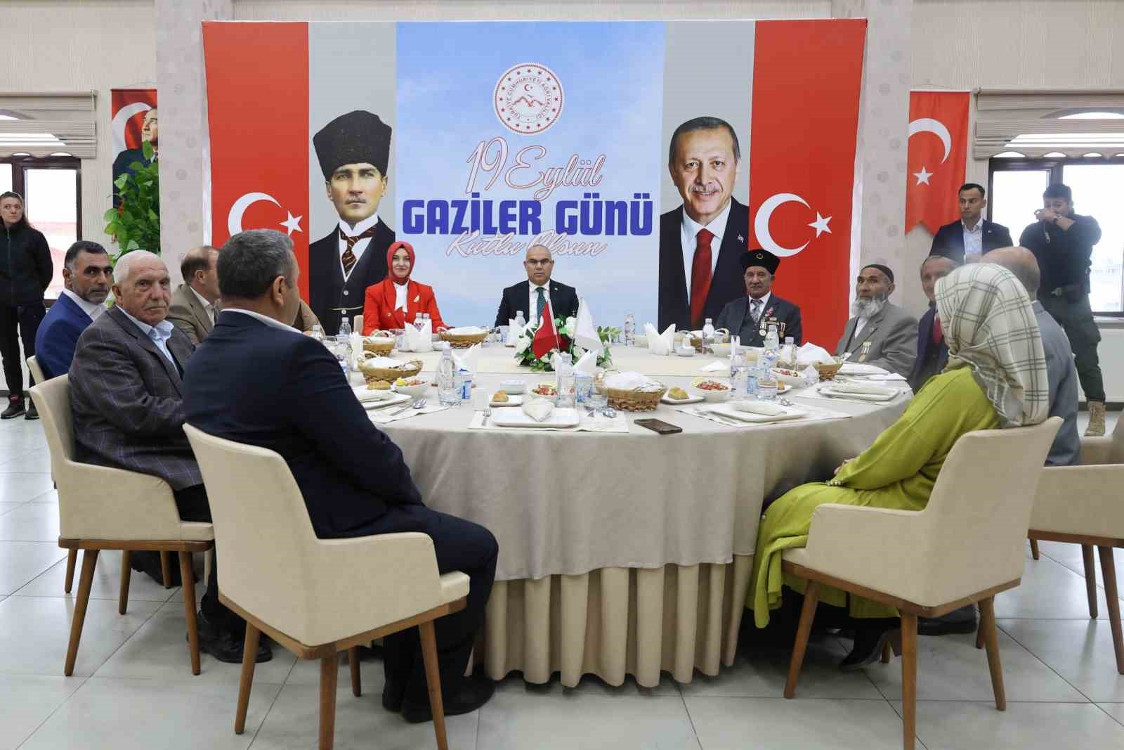agrida-gaziler-onuruna-yemek-programi