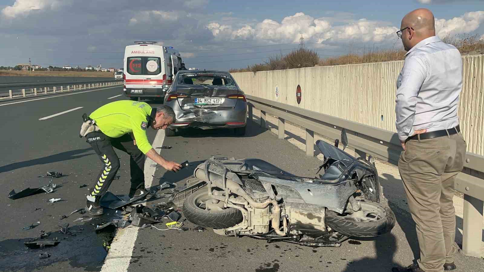 emniyet-seridindeki-otomobile-motosiklet-carpti-1-yarali