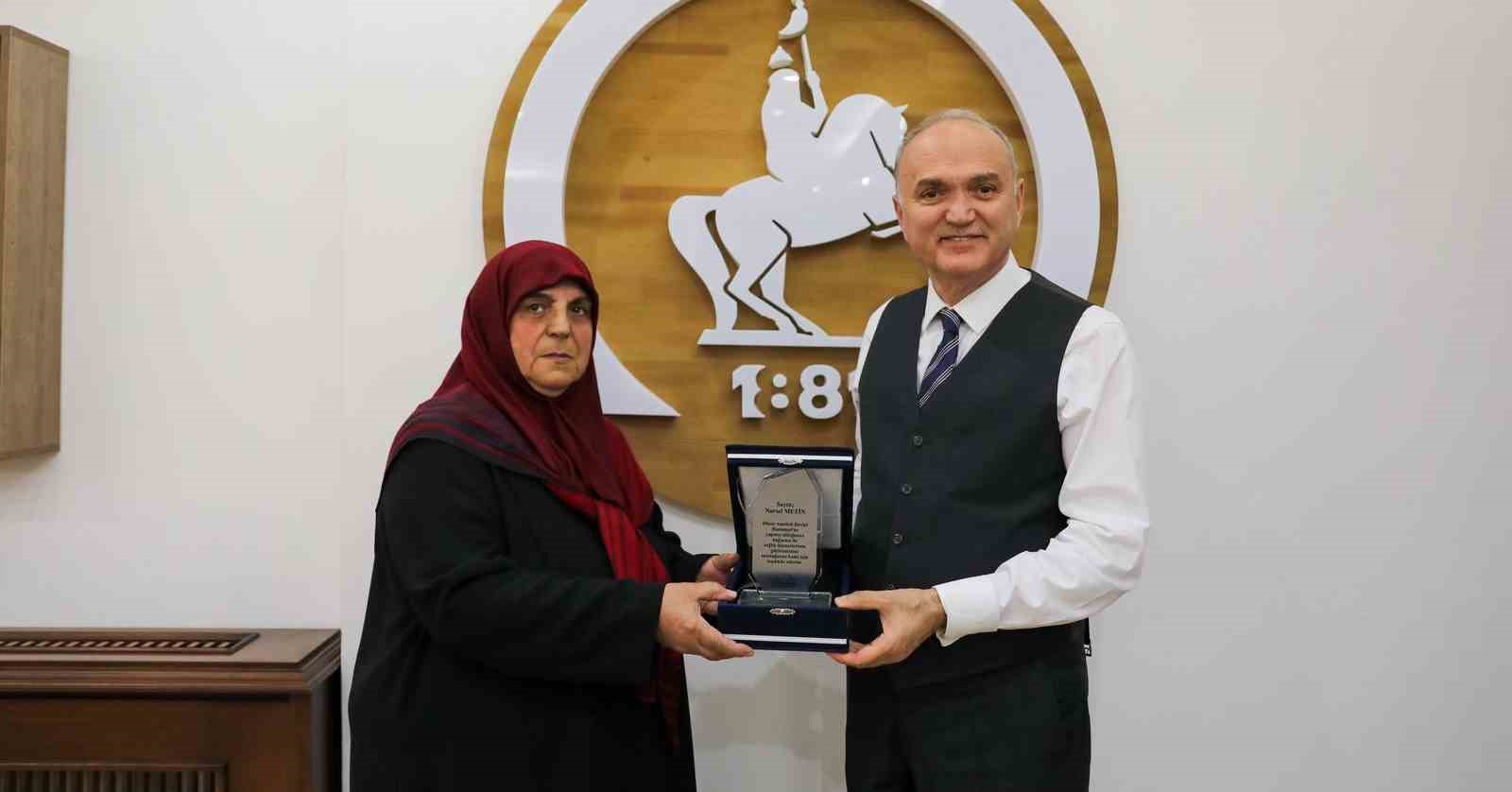 hayirsever-nursel-metinden-tibbi-cihaz-bagisi