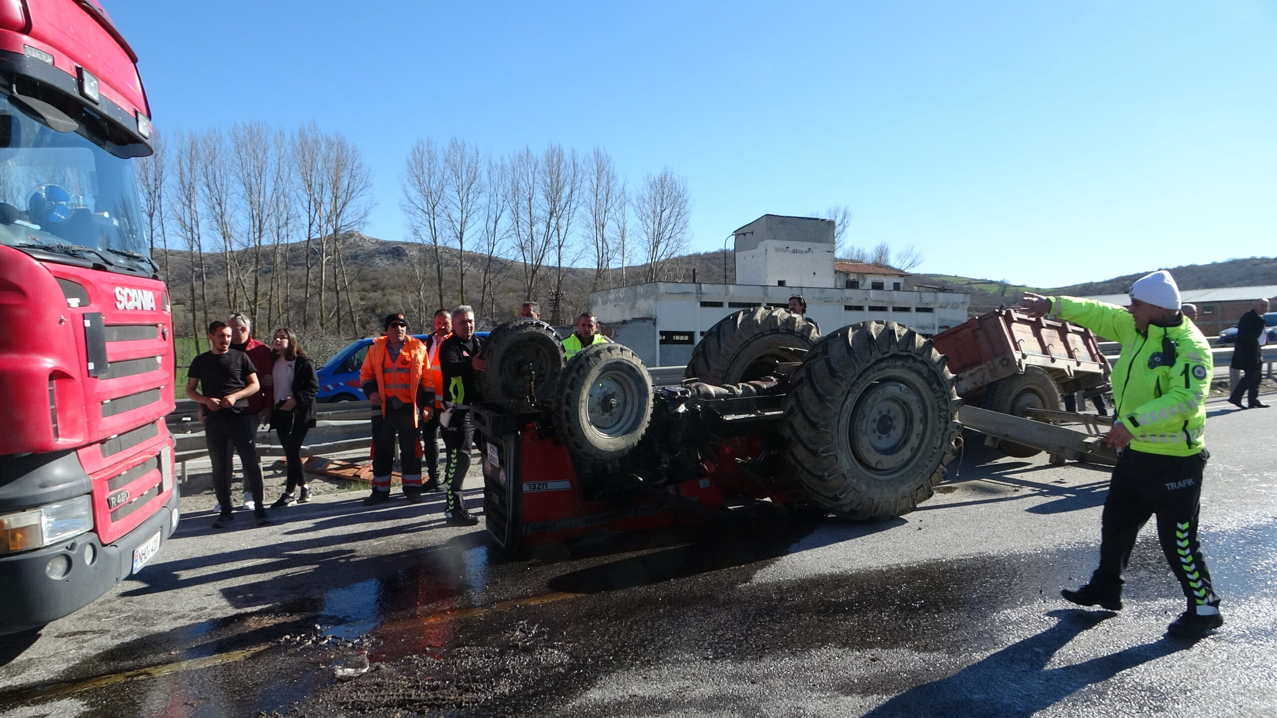Tankerle Çarpışan Traktörün Sürücüsü Yaralandı