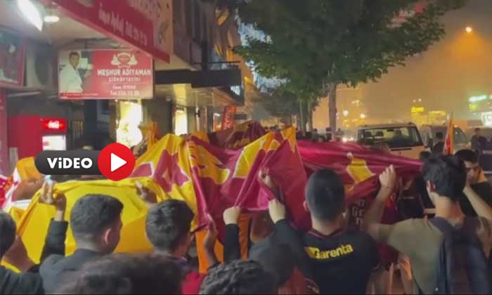 Galatasaray Taraftarları Sevinç Gösterilerinde Bulundu
