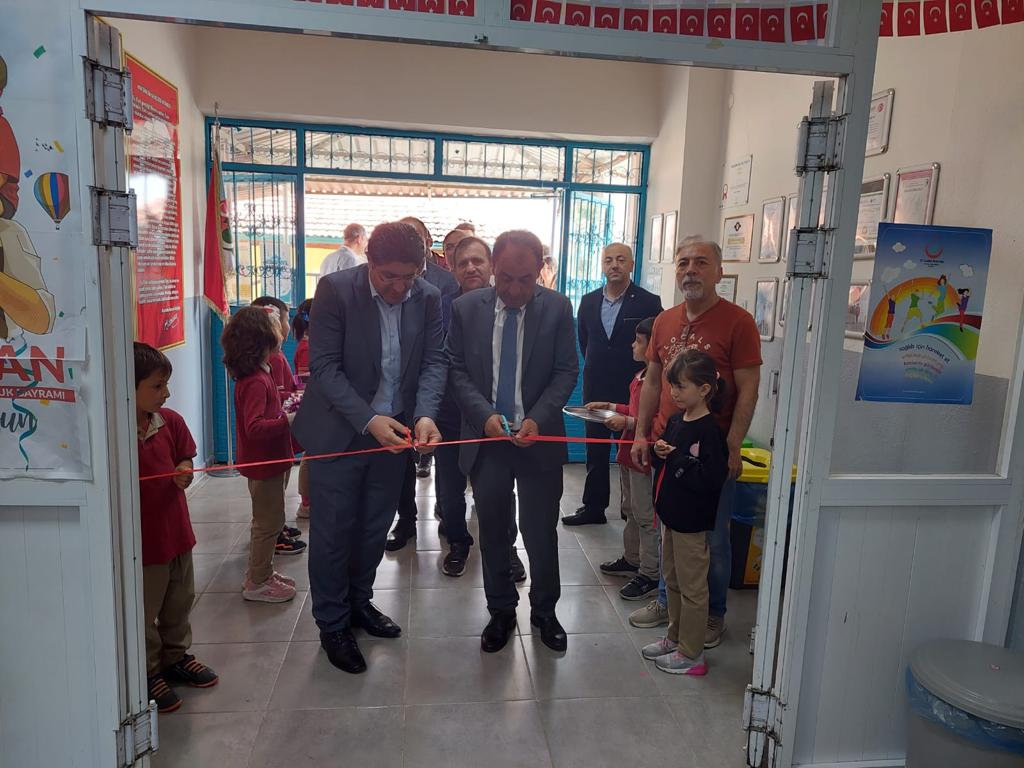 Laçin Atatürk Ortaokulu Öğrencilerinin Yıl Sonu Resim Sergisi Açıldı