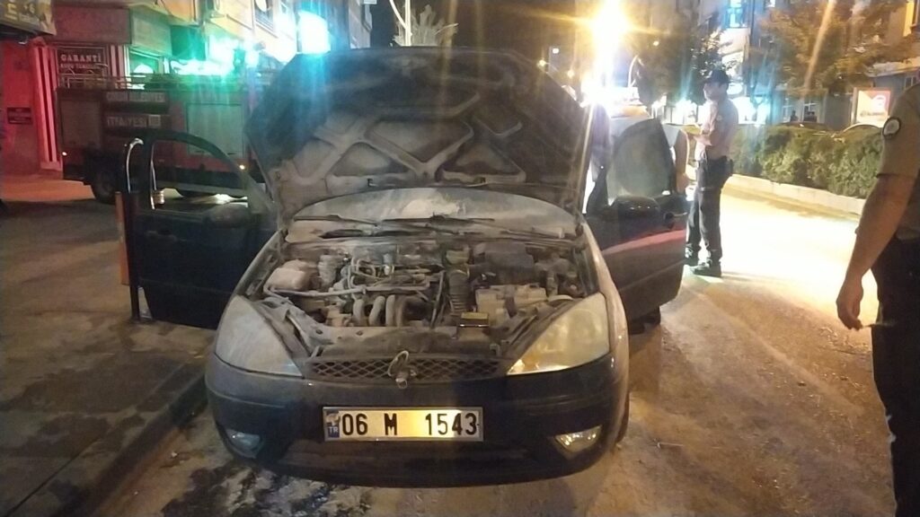 Gazi Caddesinde Otomobil Yandi 3 Min