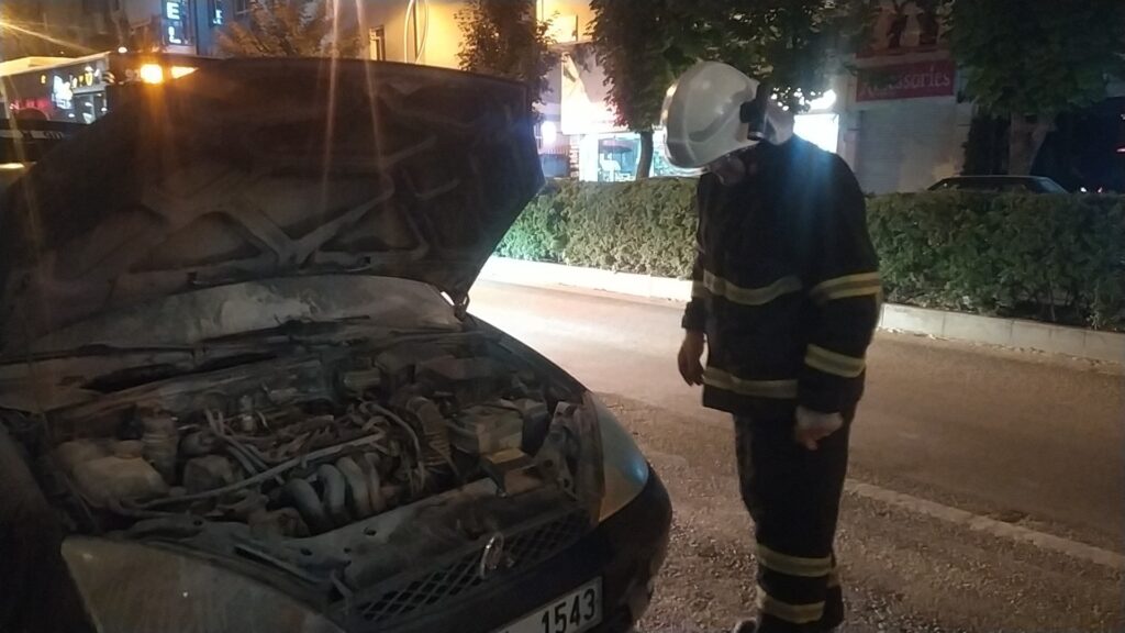 Gazi Caddesinde Otomobil Yandi 5 Min