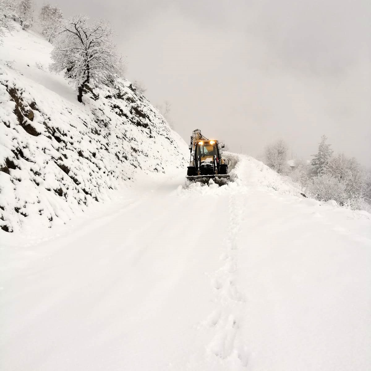 Diyarbakirda Kardan Kapanan 474 Kilometre Yol Ulasima Acildi 1 Kuyrjzph