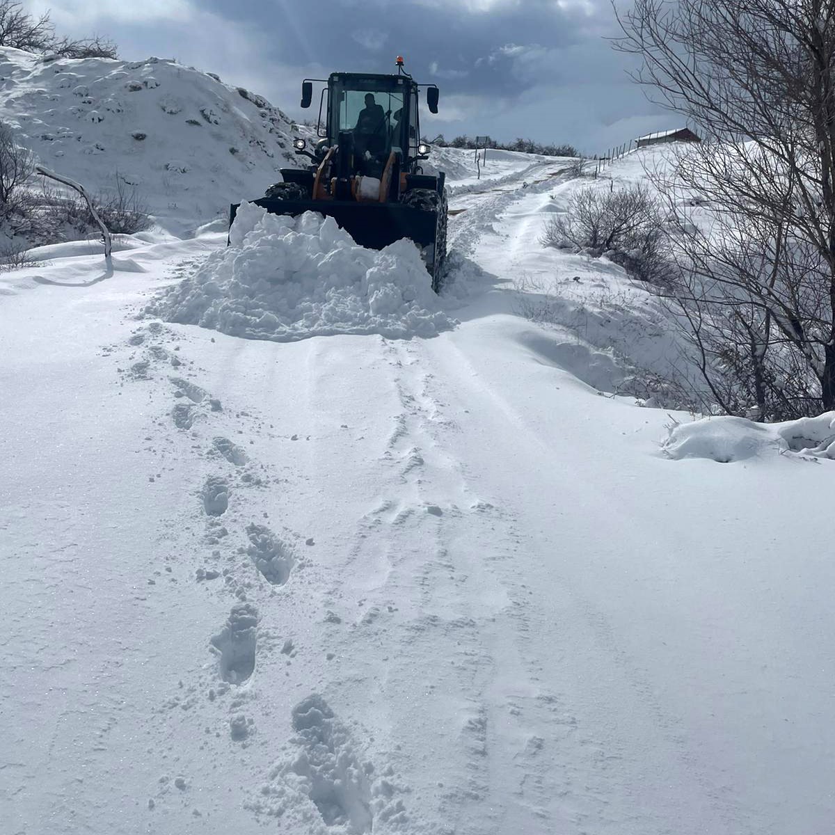 Diyarbakirda Kardan Kapanan 474 Kilometre Yol Ulasima Acildi 3 Dmstjdap