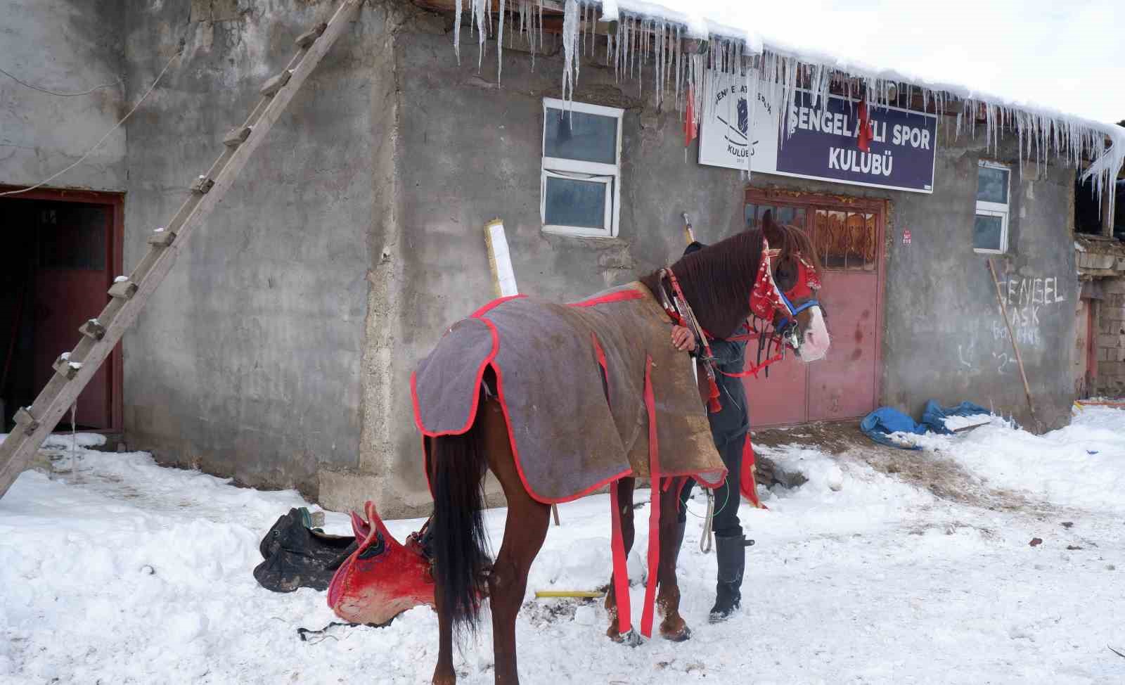 Erzurumda Kar Uzerinde Cirit Keyfi 4 Dx8Eeqjq