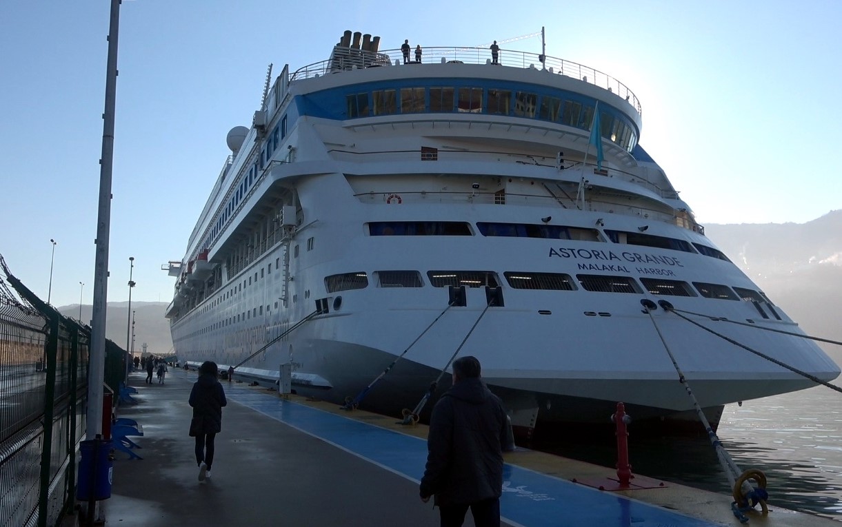 Rus Turistleri Tasiyan Dev Gemi Donemin Son Seferini Gerceklestirdi 3 H3Wu8J7J
