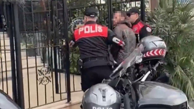 Izmirde Motosikletli Polislerden Siki Kontrol 106 Gozalti 0 Pw4Cyfwu