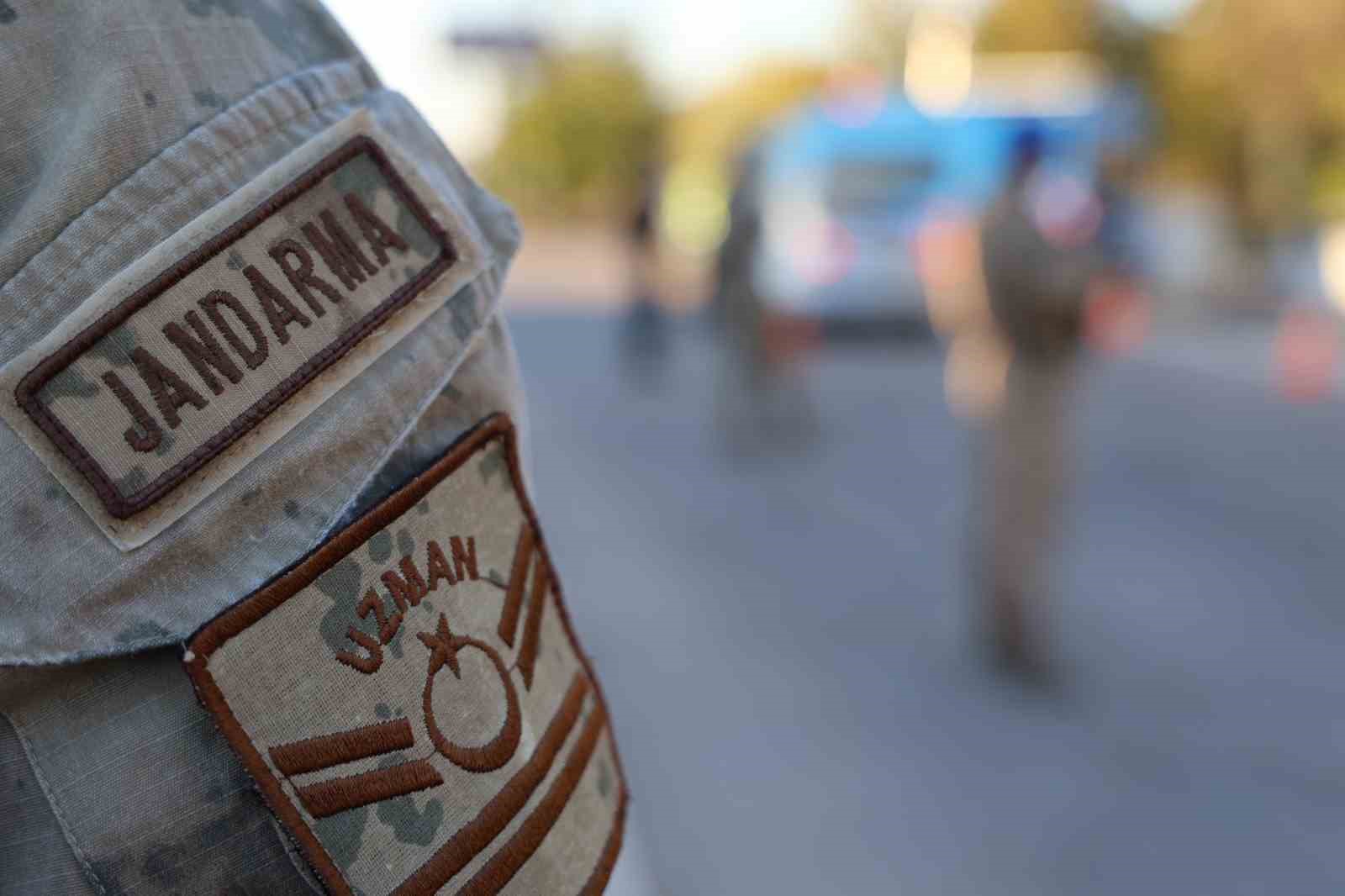 Jandarmanin Yakaladigi 8 Aranan Sahis Cezaevine Gonderildi 2 Tvjamu1I