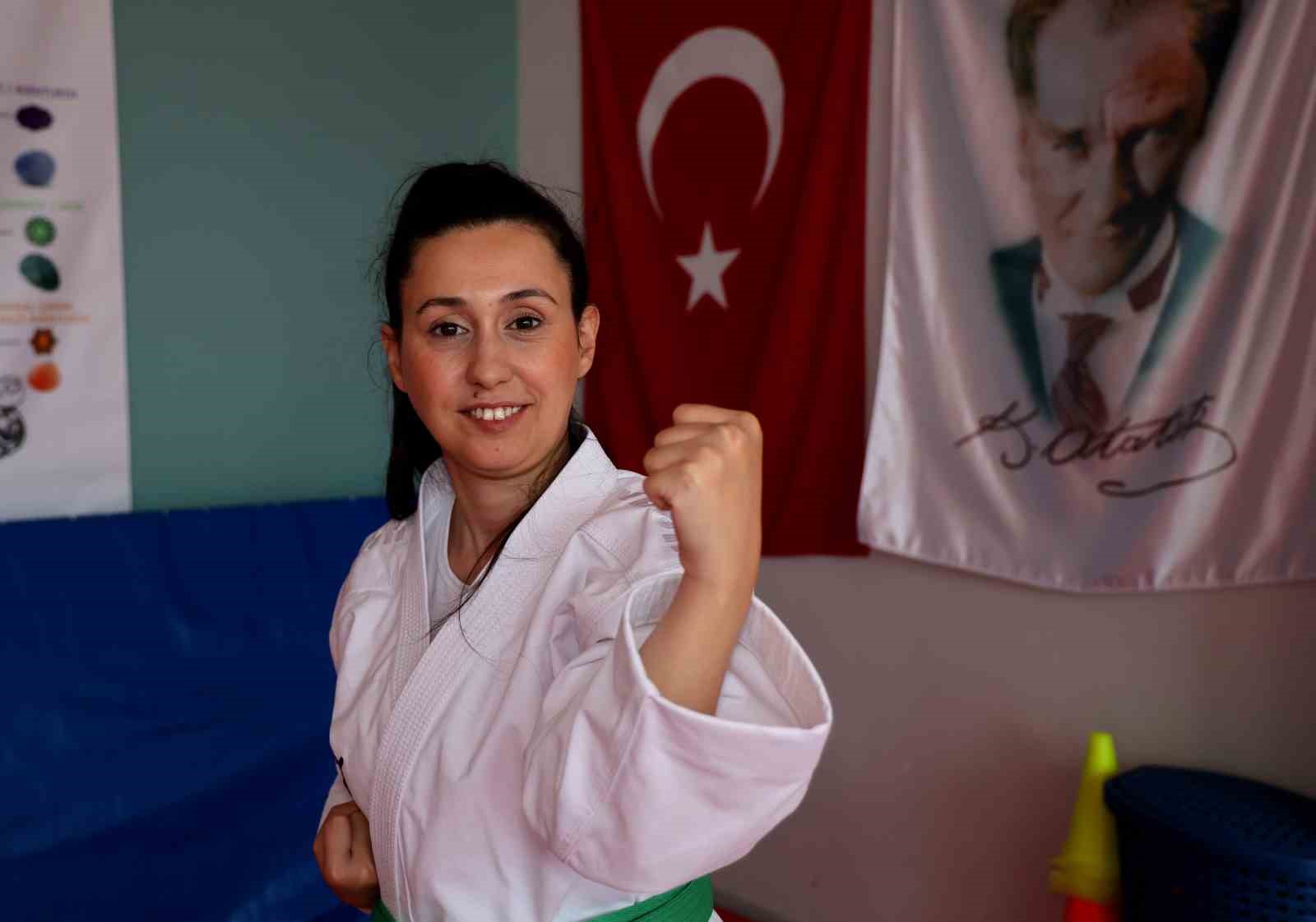 Serebral Palsili Pinar Para Karate Ile Hayata Tutunup Turkiye 2Si Oldu 0 Ujacwcal