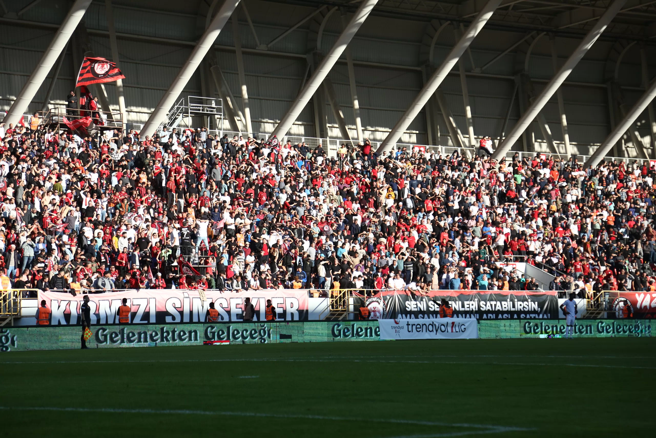Adana Maçını 5 bin 880 Kişi İzledi