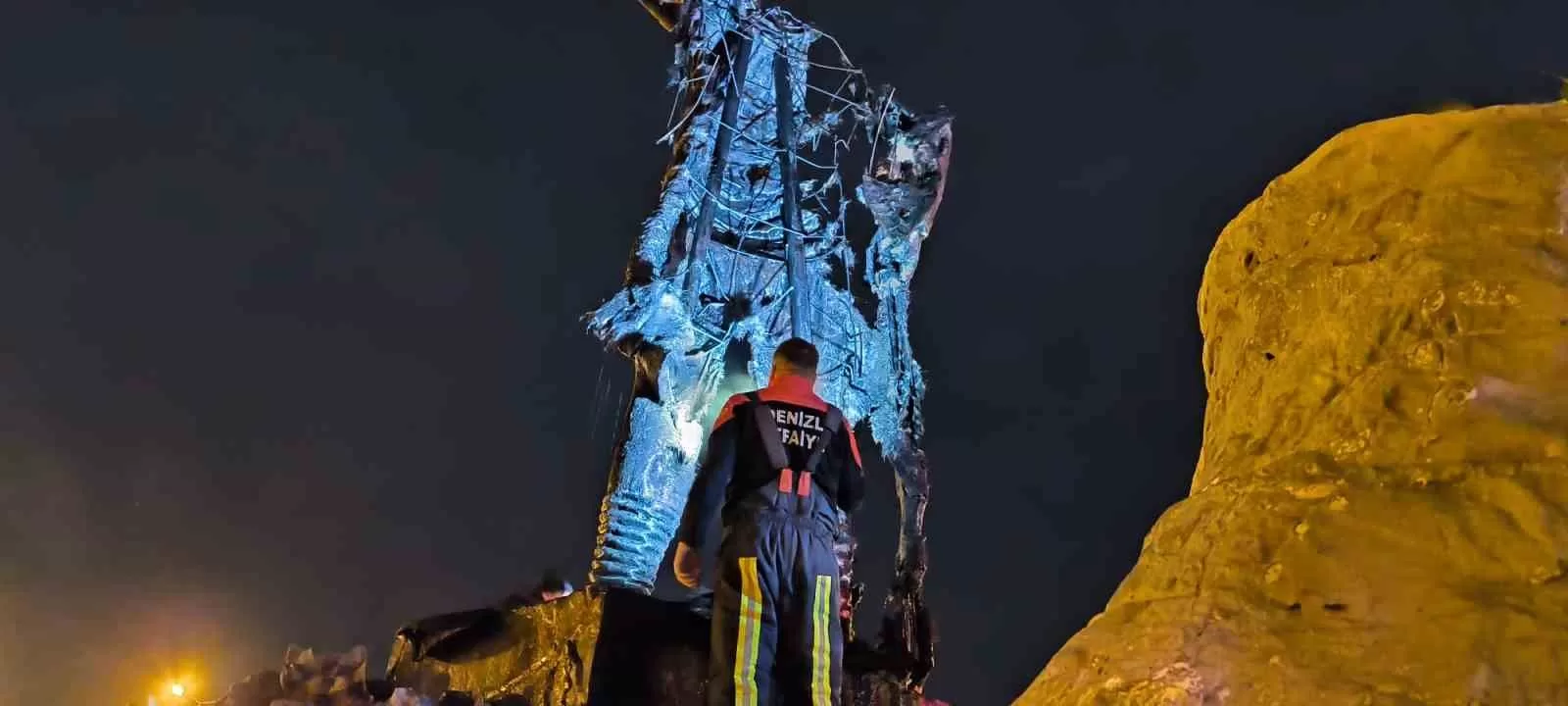 Denizli’de Ulusal Gayret Kahramanının Heykeli Kundaklandı