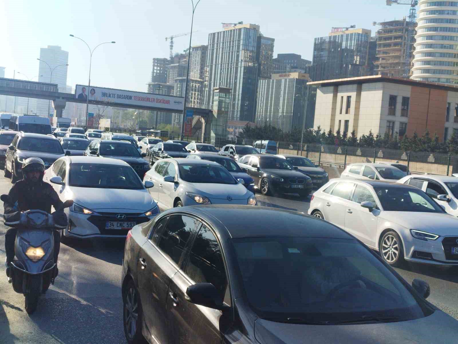 Istanbulda Bayram Donusu Haftanin Birinci Gununde Trafik Yuzde 60Lara Ulasti 0
